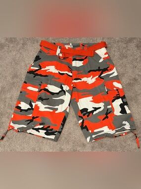 Regal Wear Belted Shorts Mens Sz 34 (32x13) Orange Gray Camo Cargo Relaxed Fit